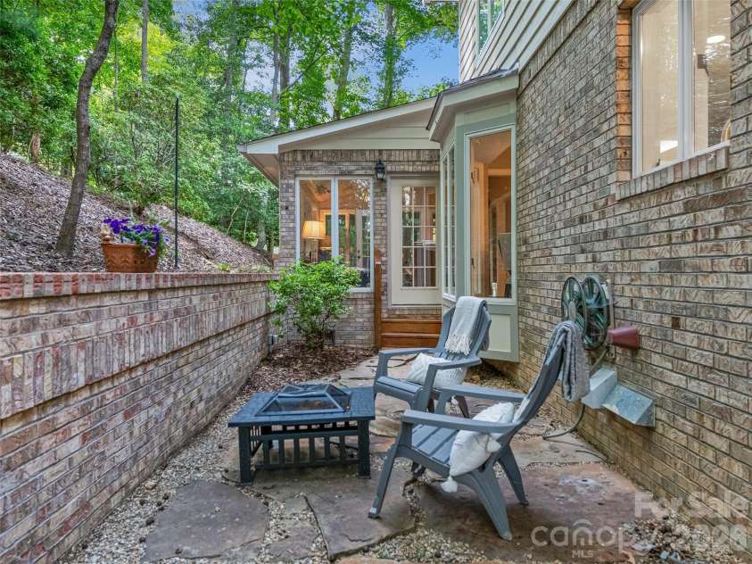 105 Galloway Drive, Asheville, NC 28803.  MLS# CAR4413973, YatesRealty ID 44825. 