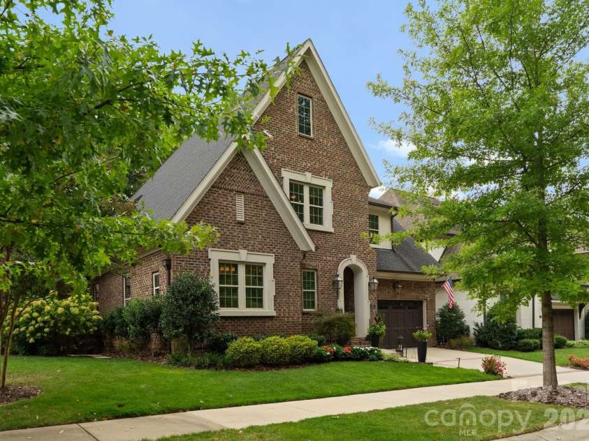 4611 Harper Court, Charlotte, NC 28210.  MLS# CAR4413590, YatesRealty ID 44828. Daytime side view.