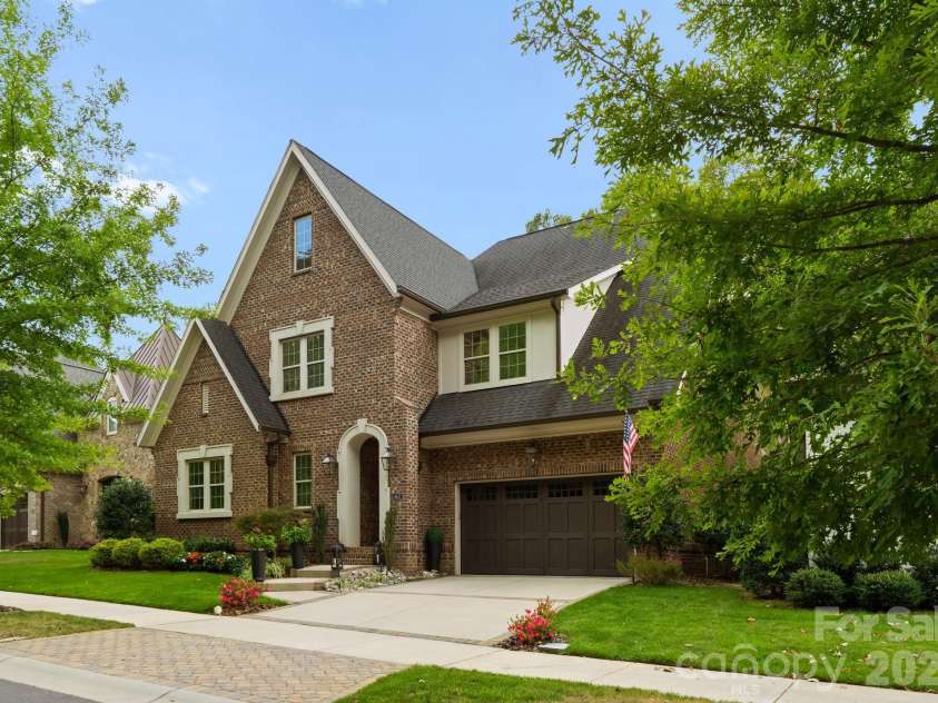 4611 Harper Court, Charlotte, NC 28210.  MLS# CAR4413590, YatesRealty ID 44828. Daytime side view.