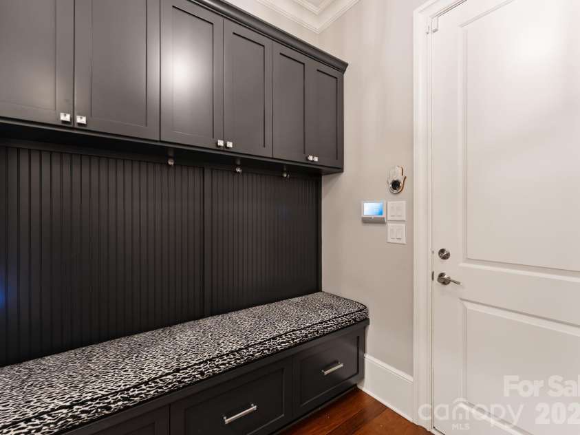 4611 Harper Court, Charlotte, NC 28210.  MLS# CAR4413590, YatesRealty ID 44828. Drop zone (main-level).