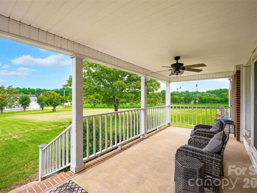 433 Mock Mill Road, Statesville, NC 28677.  MLS# CAR4413979, YatesRealty ID 44829. 