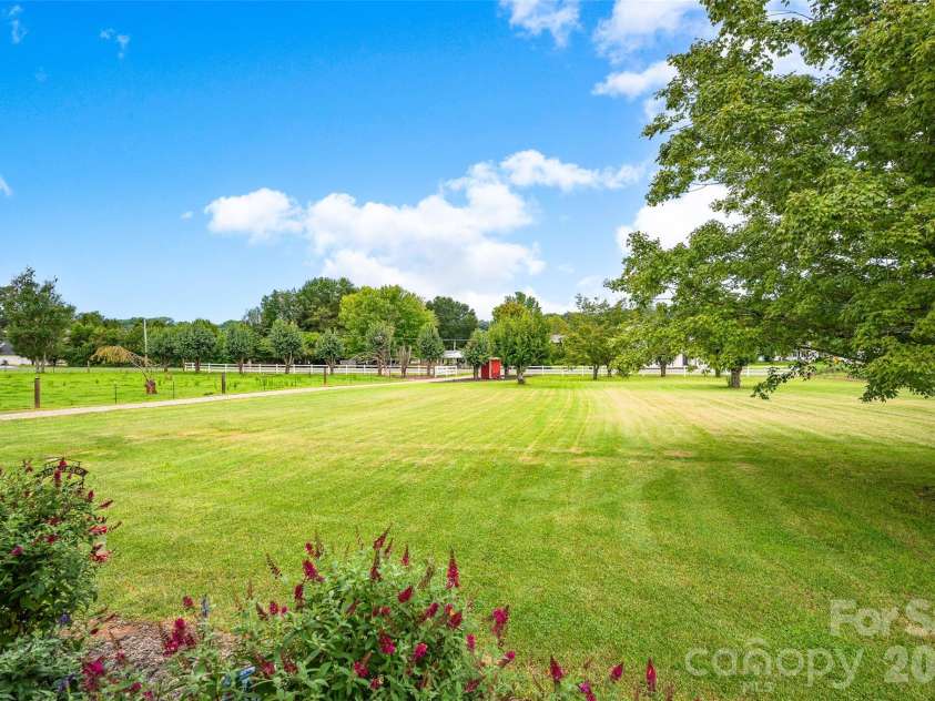 433 Mock Mill Road, Statesville, NC 28677.  MLS# CAR4413979, YatesRealty ID 44829. 