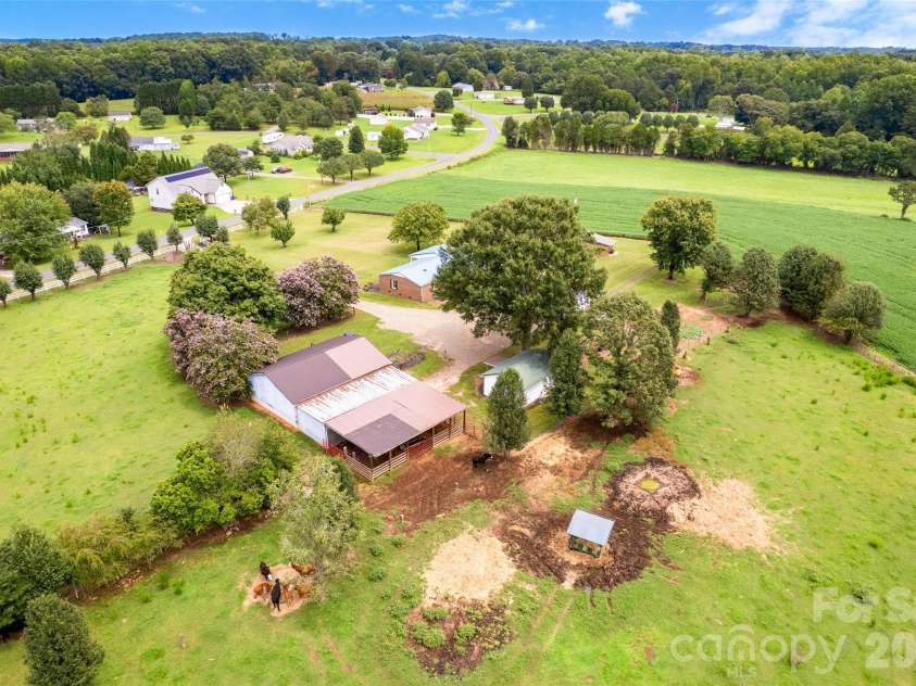433 Mock Mill Road, Statesville, NC 28677.  MLS# CAR4413979, YatesRealty ID 44829. 