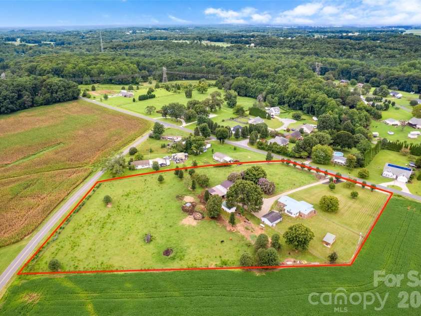 433 Mock Mill Road, Statesville, NC 28677.  MLS# CAR4413979, YatesRealty ID 44829. 