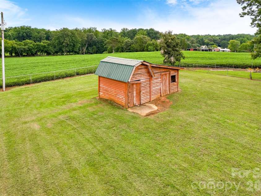 433 Mock Mill Road, Statesville, NC 28677.  MLS# CAR4413979, YatesRealty ID 44829. 