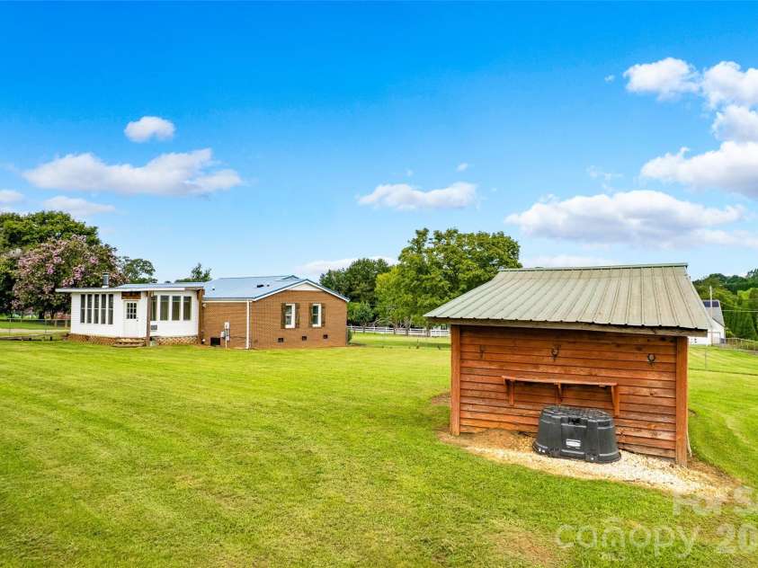 433 Mock Mill Road, Statesville, NC 28677.  MLS# CAR4413979, YatesRealty ID 44829. 
