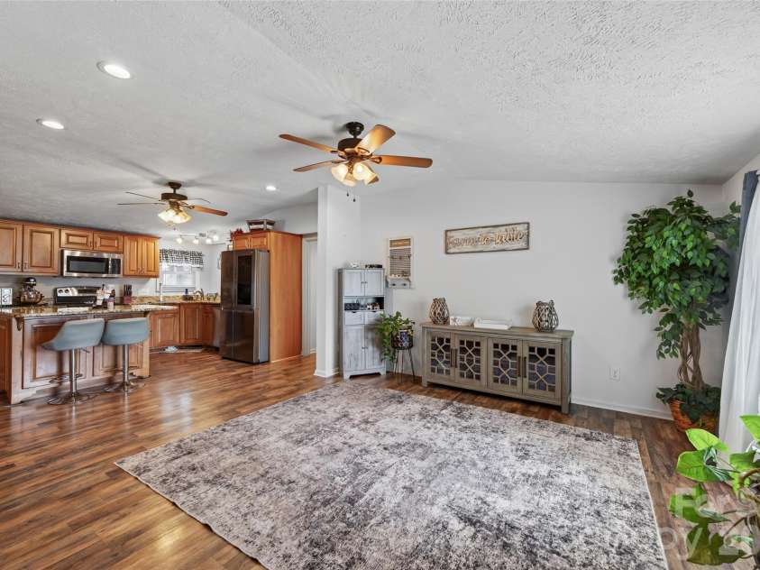 433 Mock Mill Road, Statesville, NC 28677.  MLS# CAR4413979, YatesRealty ID 44829. 