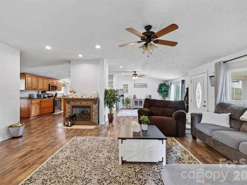433 Mock Mill Road, Statesville, NC 28677.  MLS# CAR4413979, YatesRealty ID 44829. 