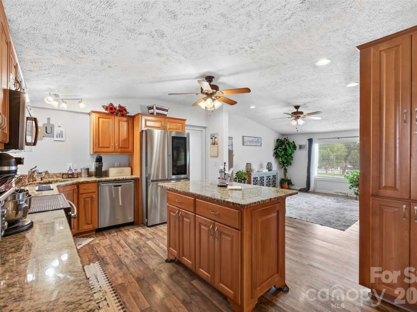 433 Mock Mill Road, Statesville, NC 28677.  MLS# CAR4413979, YatesRealty ID 44829. 
