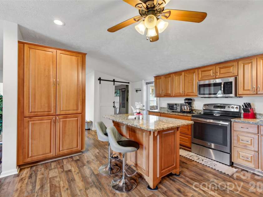 433 Mock Mill Road, Statesville, NC 28677.  MLS# CAR4413979, YatesRealty ID 44829. 