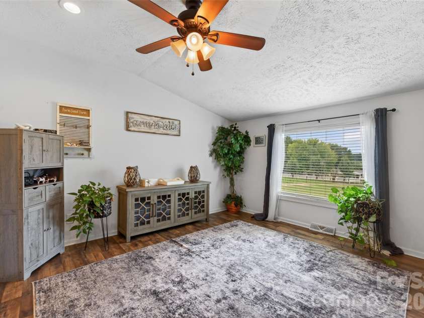 433 Mock Mill Road, Statesville, NC 28677.  MLS# CAR4413979, YatesRealty ID 44829. 
