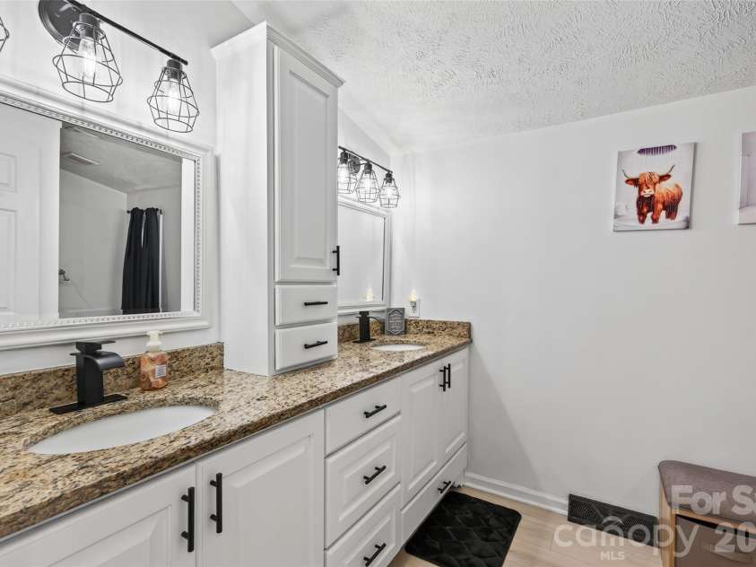 433 Mock Mill Road, Statesville, NC 28677.  MLS# CAR4413979, YatesRealty ID 44829. 