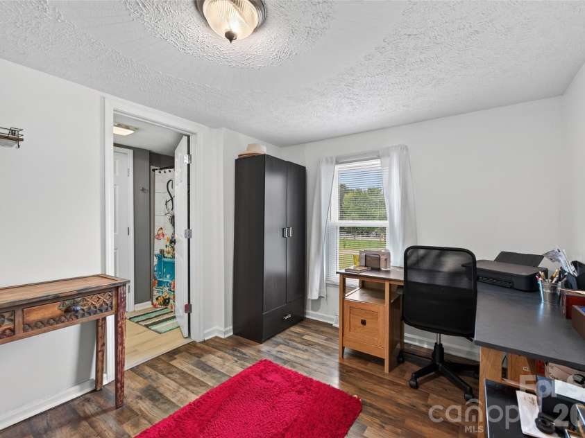 433 Mock Mill Road, Statesville, NC 28677.  MLS# CAR4413979, YatesRealty ID 44829. 