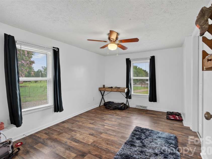 433 Mock Mill Road, Statesville, NC 28677.  MLS# CAR4413979, YatesRealty ID 44829. 