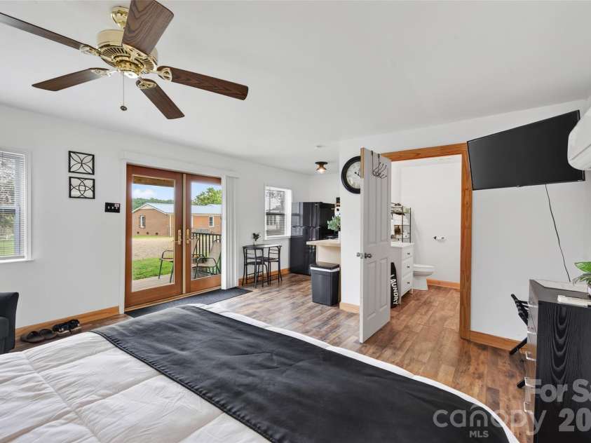 433 Mock Mill Road, Statesville, NC 28677.  MLS# CAR4413979, YatesRealty ID 44829. 