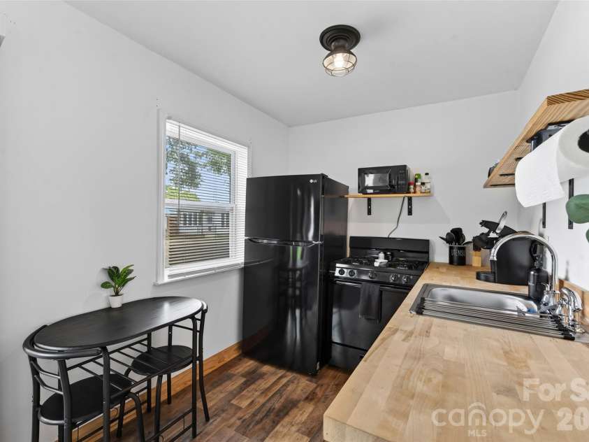 433 Mock Mill Road, Statesville, NC 28677.  MLS# CAR4413979, YatesRealty ID 44829. 