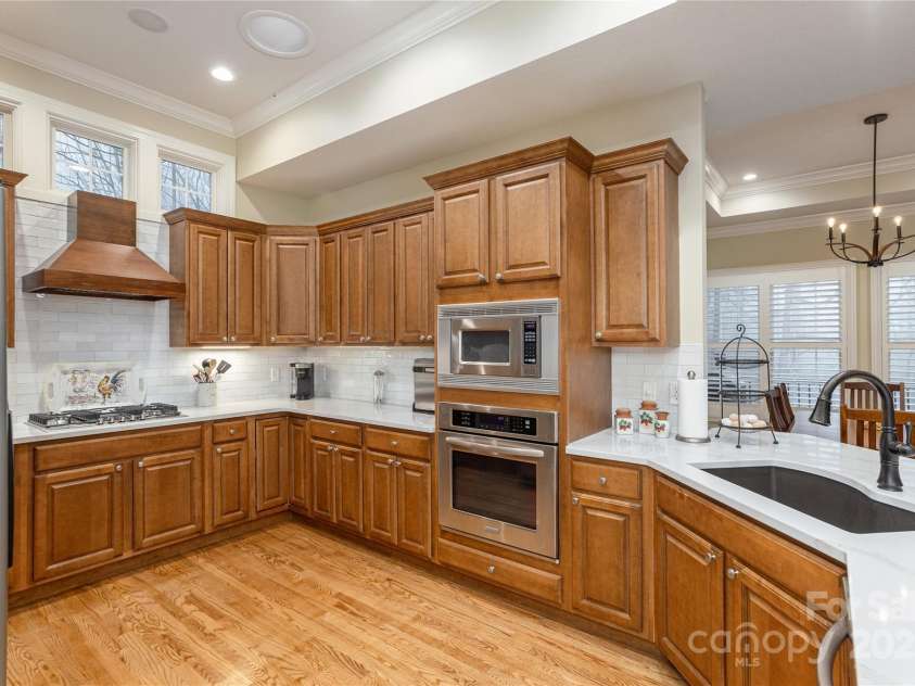 23 Dartmoor Court, Flat Rock, NC 28731.  MLS# CAR4241308, YatesRealty ID 4483. Expansive Kitchen