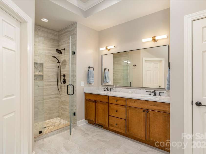 23 Dartmoor Court, Flat Rock, NC 28731.  MLS# CAR4241308, YatesRealty ID 4483. Primary Bath
