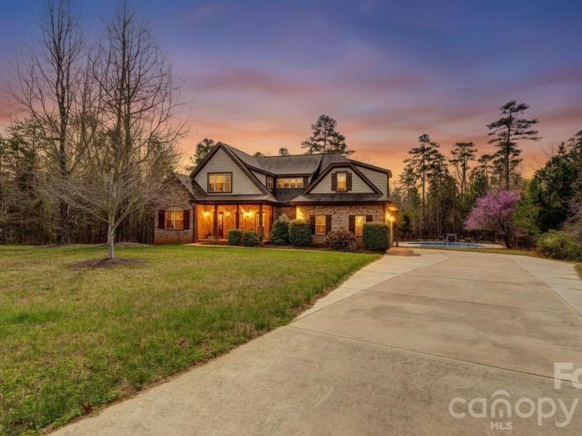 511 Alex D Owens Drive, Kings Mountain, NC 28086.  MLS# CAR4353870, YatesRealty ID 4483. 