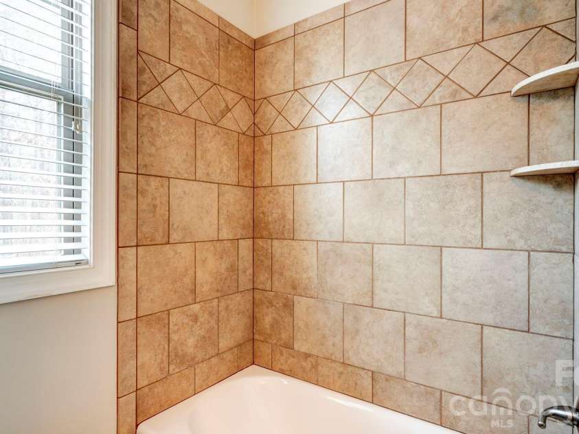 511 Alex D Owens Drive, Kings Mountain, NC 28086.  MLS# CAR4353870, YatesRealty ID 4483. Main floor bathroom