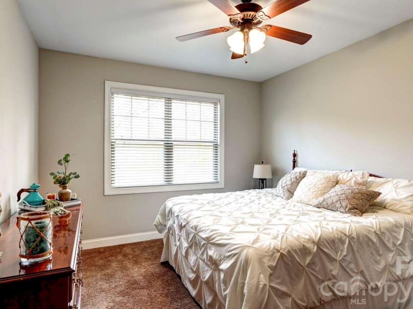 511 Alex D Owens Drive, Kings Mountain, NC 28086.  MLS# CAR4353870, YatesRealty ID 4483. Main floor spare room