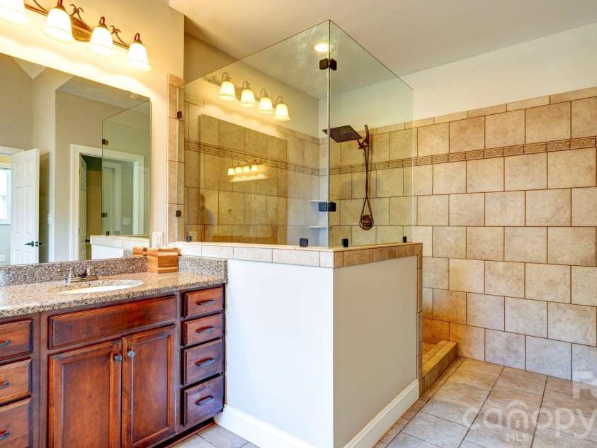 511 Alex D Owens Drive, Kings Mountain, NC 28086.  MLS# CAR4353870, YatesRealty ID 4483. Primary bath view