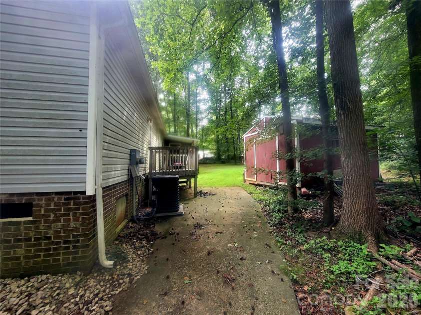 121 Sylvan Drive, Statesville, NC 28677.  MLS# CAR4414812, YatesRealty ID 44831. Backyard