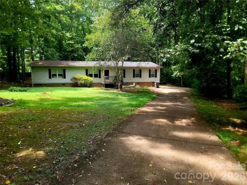 121 Sylvan Drive, Statesville, NC 28677.  MLS# CAR4414812, YatesRealty ID 44831. Front yard