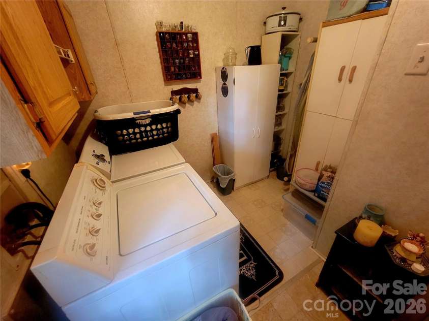 121 Sylvan Drive, Statesville, NC 28677.  MLS# CAR4414812, YatesRealty ID 44831. Laundry