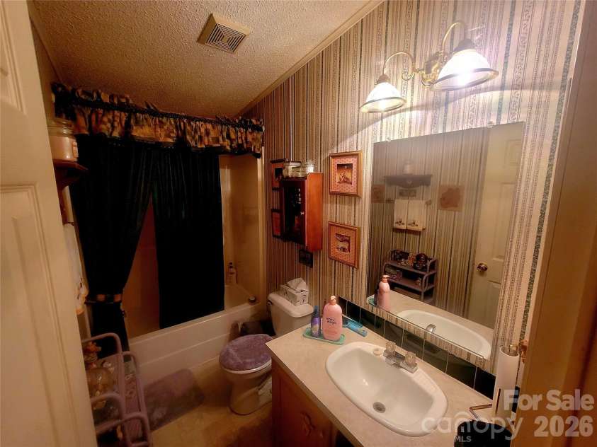 121 Sylvan Drive, Statesville, NC 28677.  MLS# CAR4414812, YatesRealty ID 44831. Second full bathroom