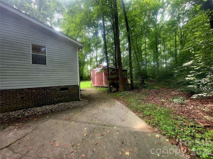 121 Sylvan Drive, Statesville, NC 28677.  MLS# CAR4414812, YatesRealty ID 44831. Side/backyard