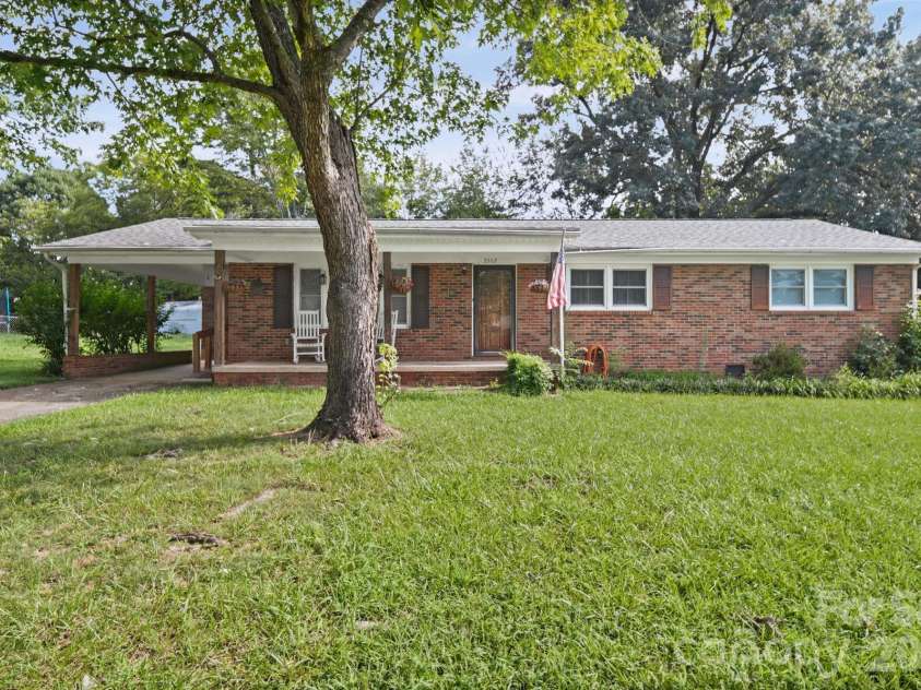 3502 Merry Oaks Lane, Dallas, NC 28034.  MLS# CAR4412355, YatesRealty ID 44832. 