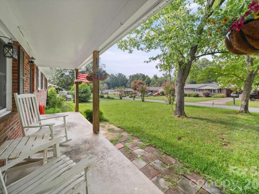 3502 Merry Oaks Lane, Dallas, NC 28034.  MLS# CAR4412355, YatesRealty ID 44832. 