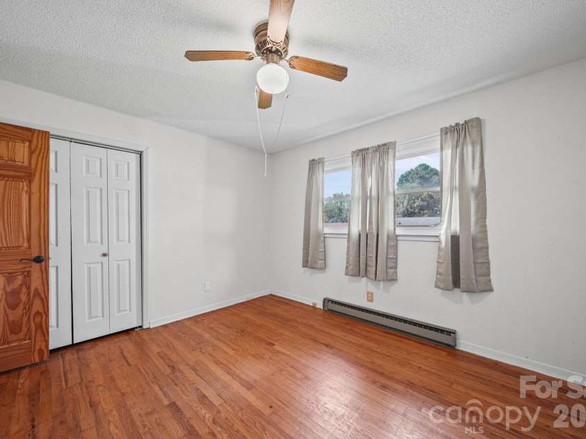 3502 Merry Oaks Lane, Dallas, NC 28034.  MLS# CAR4412355, YatesRealty ID 44832. 