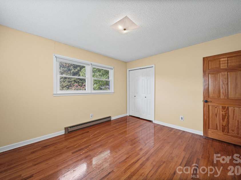 3502 Merry Oaks Lane, Dallas, NC 28034.  MLS# CAR4412355, YatesRealty ID 44832. 