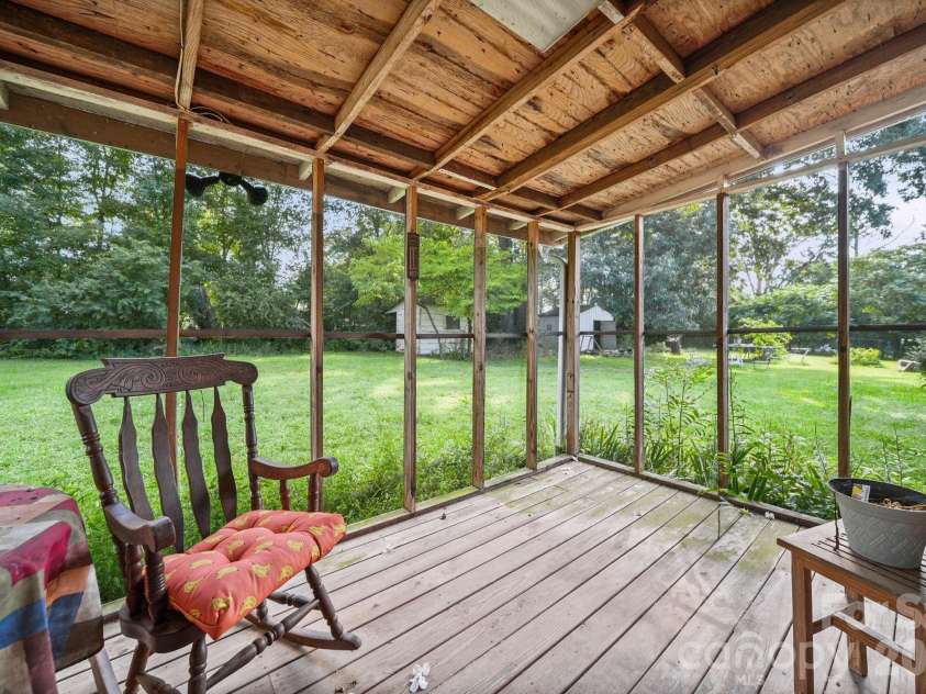 3502 Merry Oaks Lane, Dallas, NC 28034.  MLS# CAR4412355, YatesRealty ID 44832. 