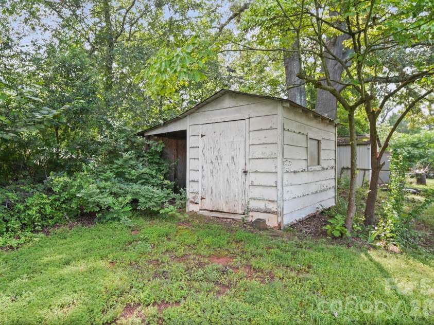 3502 Merry Oaks Lane, Dallas, NC 28034.  MLS# CAR4412355, YatesRealty ID 44832. 