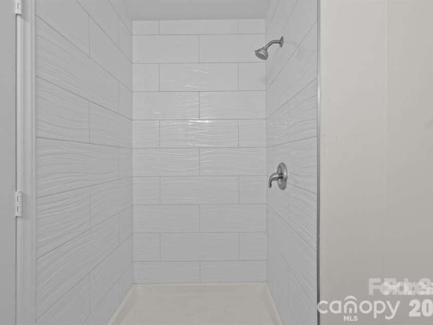 6203 Rosecroft Drive, Charlotte, NC 28215.  MLS# CAR4409527, YatesRealty ID 44835. Bathroom 1