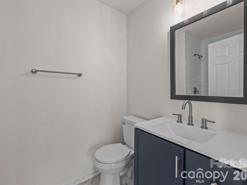 6203 Rosecroft Drive, Charlotte, NC 28215.  MLS# CAR4409527, YatesRealty ID 44835. Bathroom 1