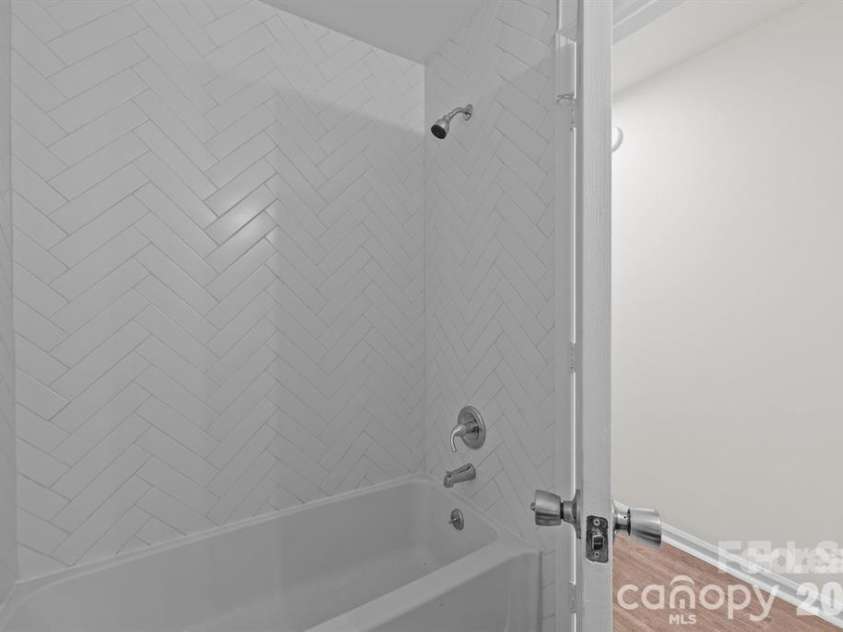 6203 Rosecroft Drive, Charlotte, NC 28215.  MLS# CAR4409527, YatesRealty ID 44835. Bathroom 2