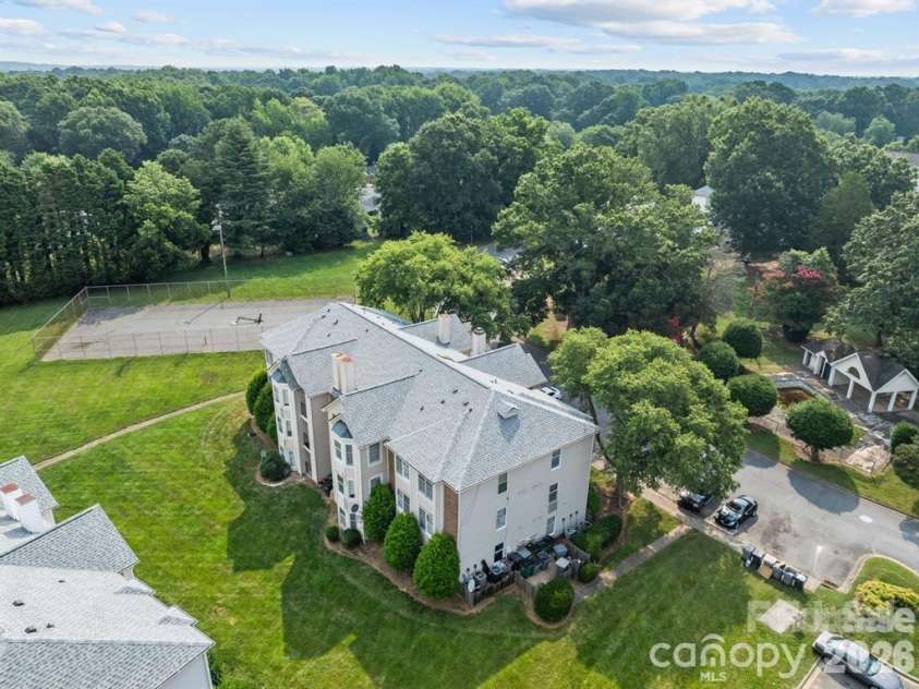 6203 Rosecroft Drive, Charlotte, NC 28215.  MLS# CAR4409527, YatesRealty ID 44835. Building
