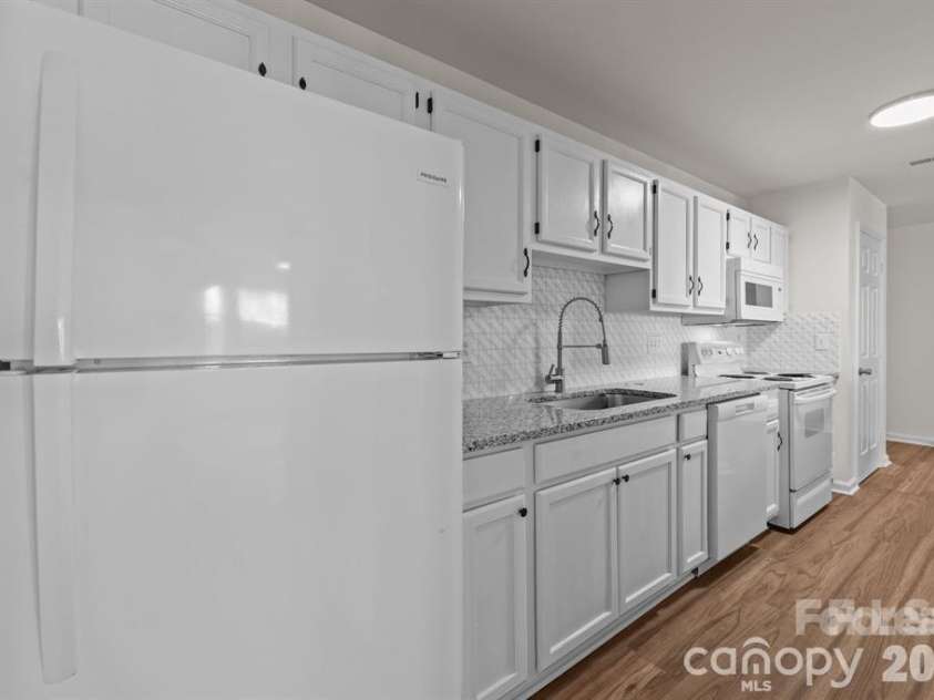 6203 Rosecroft Drive, Charlotte, NC 28215.  MLS# CAR4409527, YatesRealty ID 44835. Kitchen