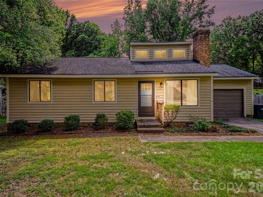 6601 Santa Cruz Trail, Charlotte, NC 28227.  MLS# CAR4410897, YatesRealty ID 44837. 