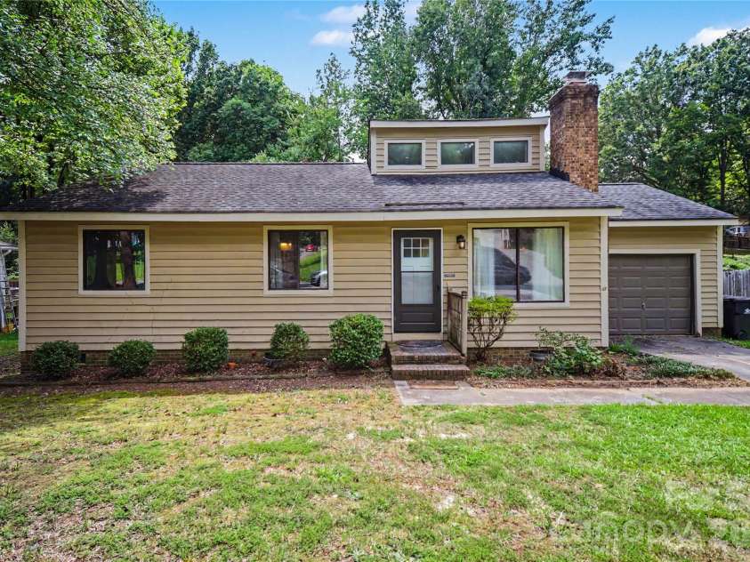 6601 Santa Cruz Trail, Charlotte, NC 28227.  MLS# CAR4410897, YatesRealty ID 44837. 