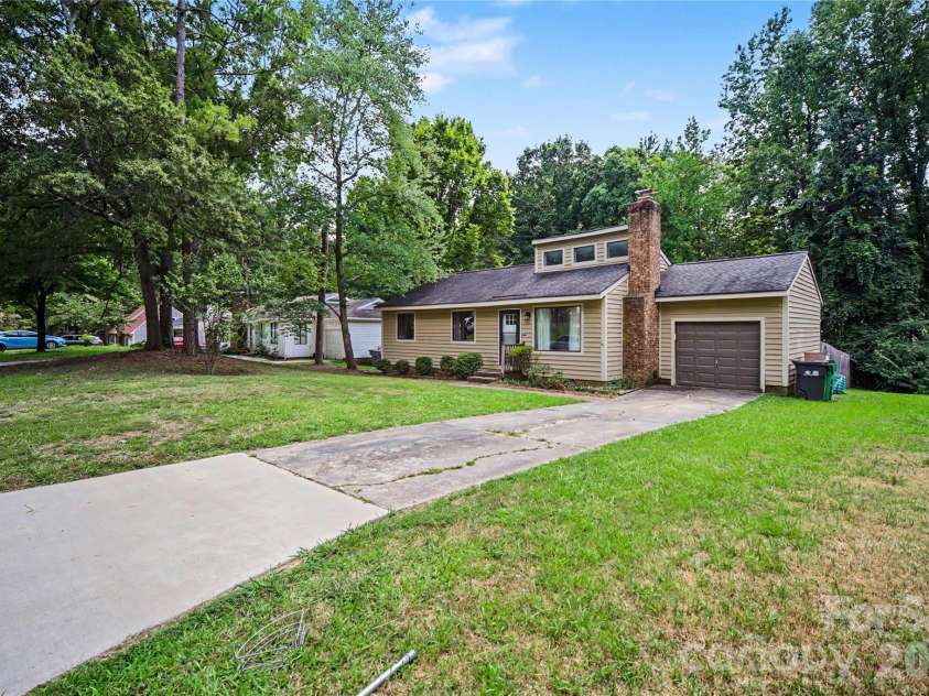6601 Santa Cruz Trail, Charlotte, NC 28227.  MLS# CAR4410897, YatesRealty ID 44837. 