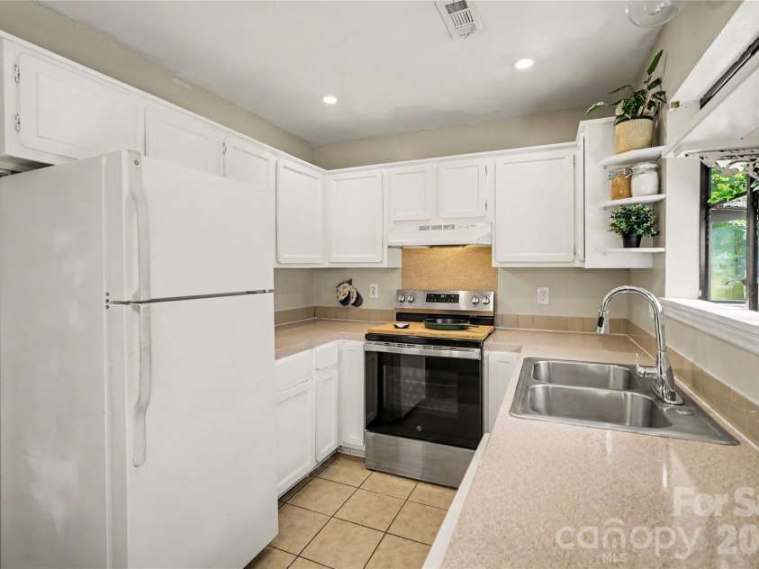 6601 Santa Cruz Trail, Charlotte, NC 28227.  MLS# CAR4410897, YatesRealty ID 44837. 