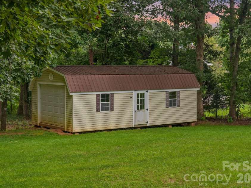11 Greenway Drive, Granite Falls, NC 28630.  MLS# CAR4410404, YatesRealty ID 44839. 