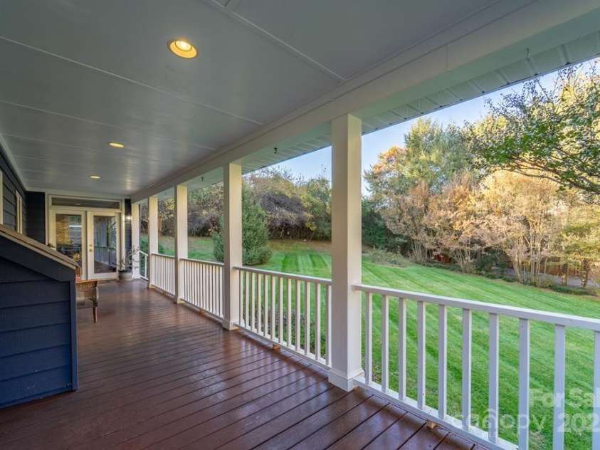 180 Paw Paw Cove, Sylva, NC 28779.  MLS# CAR4321416, YatesRealty ID 4484. 