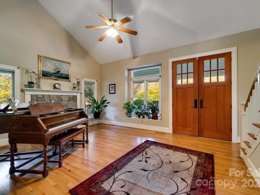 180 Paw Paw Cove, Sylva, NC 28779.  MLS# CAR4321416, YatesRealty ID 4484. 