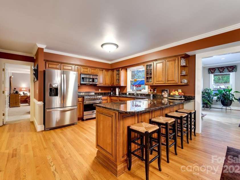 180 Paw Paw Cove, Sylva, NC 28779.  MLS# CAR4321416, YatesRealty ID 4484. 